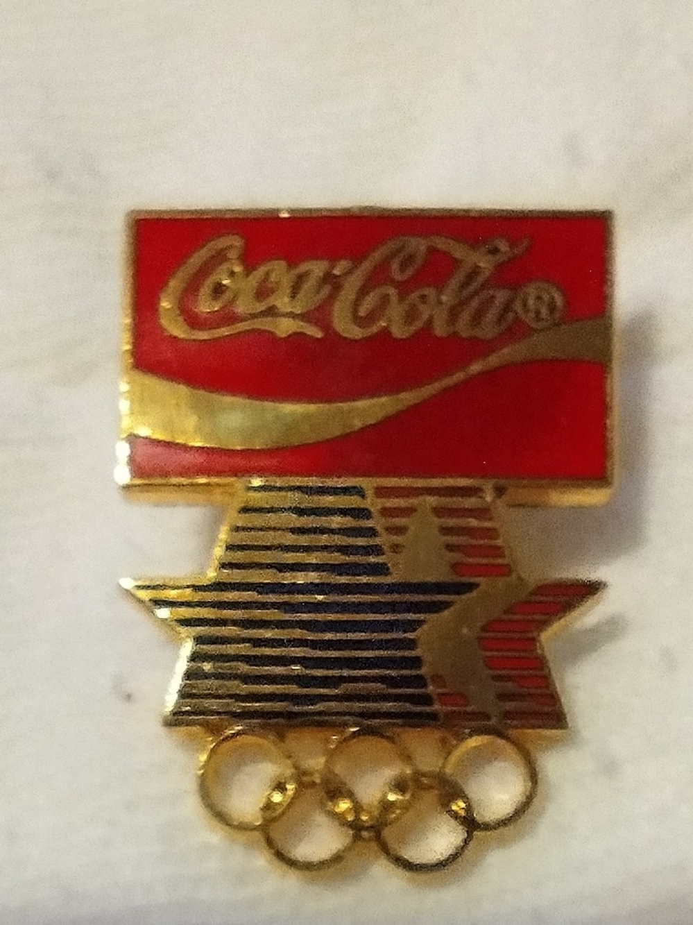 Coca-Cola Olympic Gold Tone Pin Stars In Motion 1980 Los Angeles Red, Blue, Gold